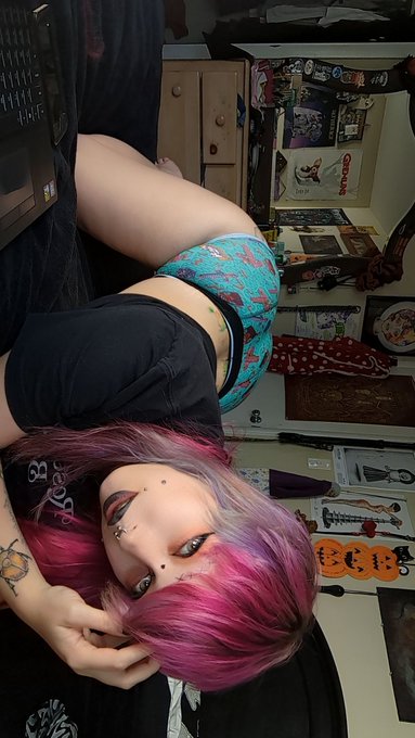 I've been banned from Onlyfans so catch me fansly https://t.co/oLZygWW5MN