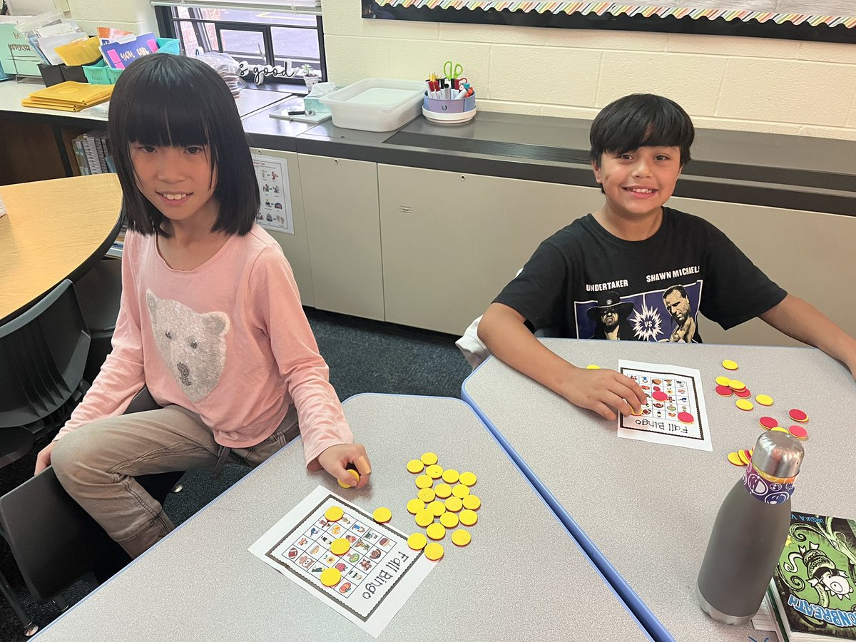 hughes_hanover's tweet photo. All-School Bingo was a hit! Celebrated reaching our goal, and another awesome week! π π π π½
@HanoverHuskies #4throcks https://t.co/Mvotw4jE0K