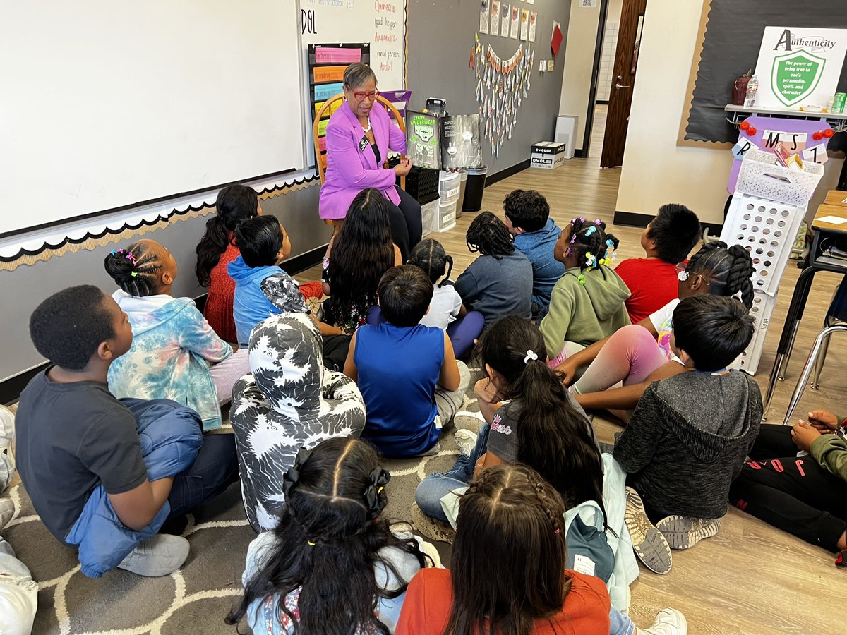 Such a special treat having <a href="/ReginaAHarris/">Regina A. Harris</a> as our guest reader for Richardson Reads Day! Thank you for a great ending to our week 😊📖#RichardsonReads23 #RISDWeAreOne #RISDbelieves