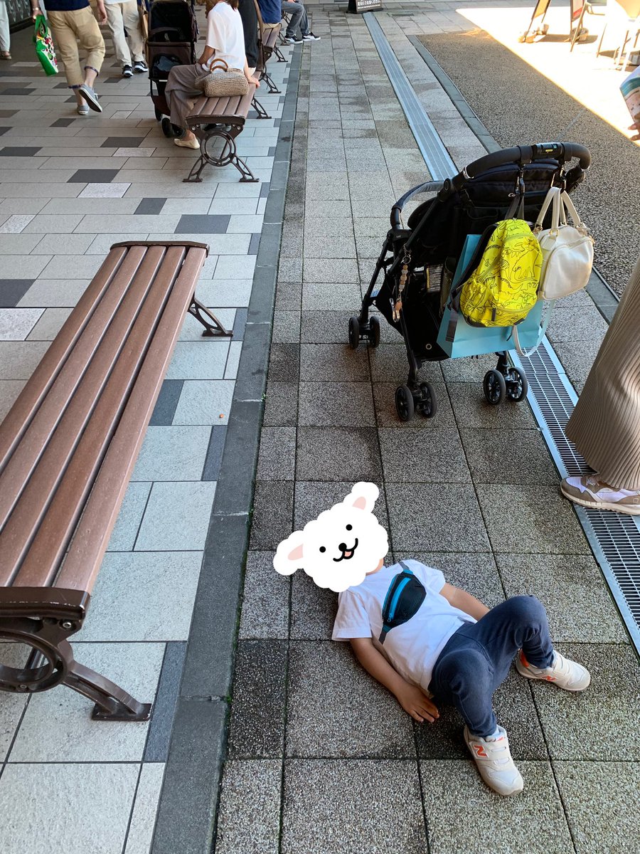 omu_omutan's tweet photo. 去年の今頃はどこでも寝る3歳に頭を抱えておりました https://t.co/fyRsJULOQF