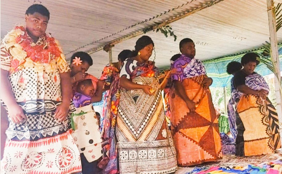 batiwaci's tweet photo. The final 100 night rites of 'luva benu' or 'Vakataraisulu' of my late brother Mr Luke Qanaika, as we officially mark the end of our tabu (mourning) period. https://t.co/5ySCS0EOrh