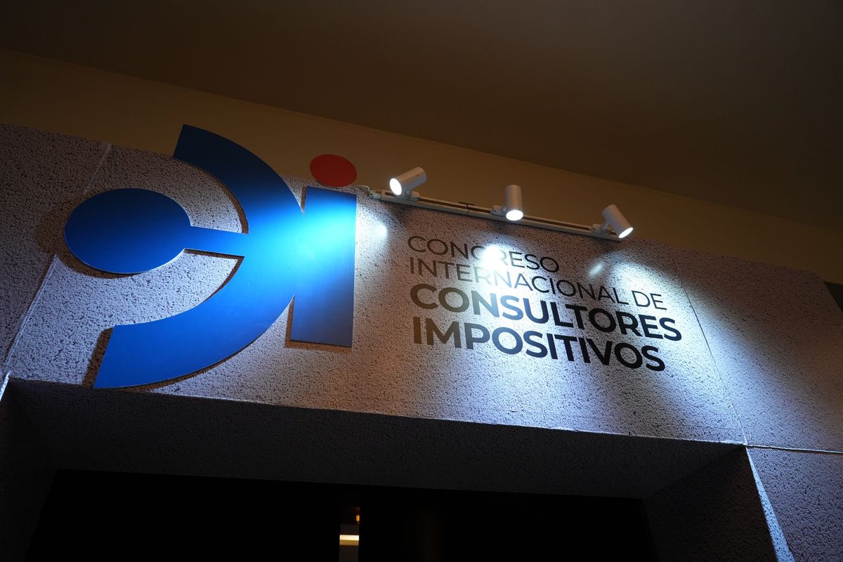 SanzLovaton's tweet photo. Desde Punta Cana, estamos en la inauguración del 1er Congreso Internacional de Consultores Impositivos junto a mi hermano @LuisValdezVeras. Participaremos en el panel “Retos de la administración tributaria”. Uniendo esfuerzos para una administración tributaria justa y eficiente.

#cici2023
@aduanard 
@DGii