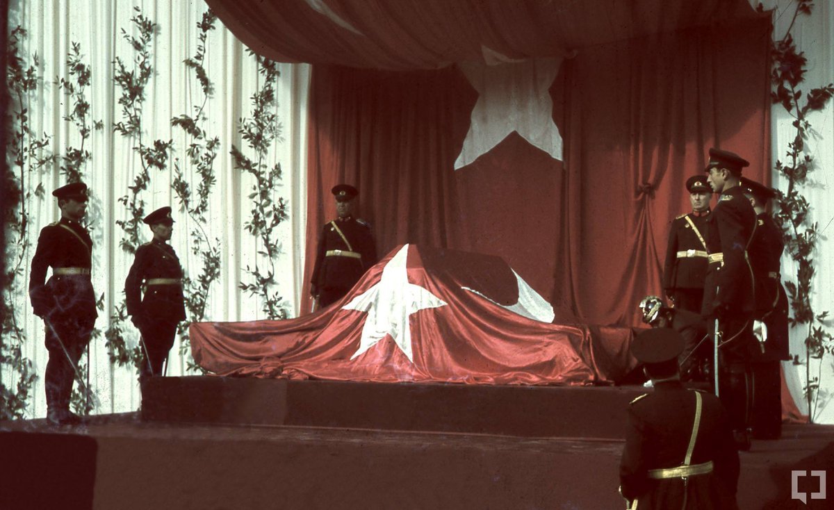 "Arkadaşlarımdan tek bir dileğim var. Ben öldükten sonra beni millete unutturmasınlar. O kadar sevdiğim bir milletin beni unutması, ruhum için en acı bir azap olur."

— Mustafa Kemal Atatürk