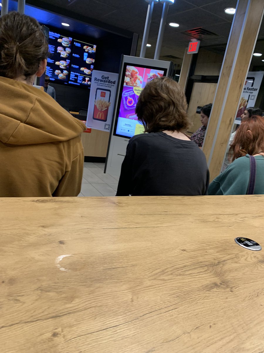 CuzwhyTheFirst's tweet photo. am i on the fking voice??🤦‍♂️ https://t.co/j7puzb4lDM