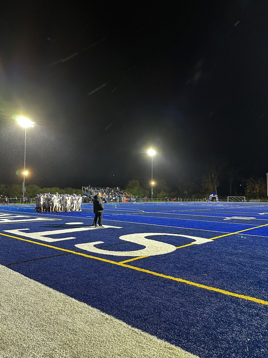 I'm in Wheaton this evening covering IHSA 5A Playoff action between No. 8 St. Francis (7-2) and No. 9 Rochelle (7-2). Follow for updates!

@RTHS_Football @SFHSFBWheaton @FNDrive