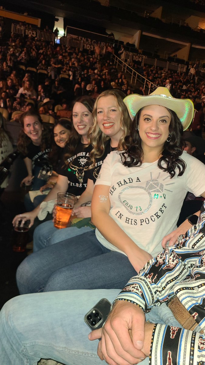 allison_255's tweet photo. @codyjohnson the bride to bes dream was to see you! Can you say hi?  #hehadadimondinhispocket #ppgpaints https://t.co/cgejLV5SJu