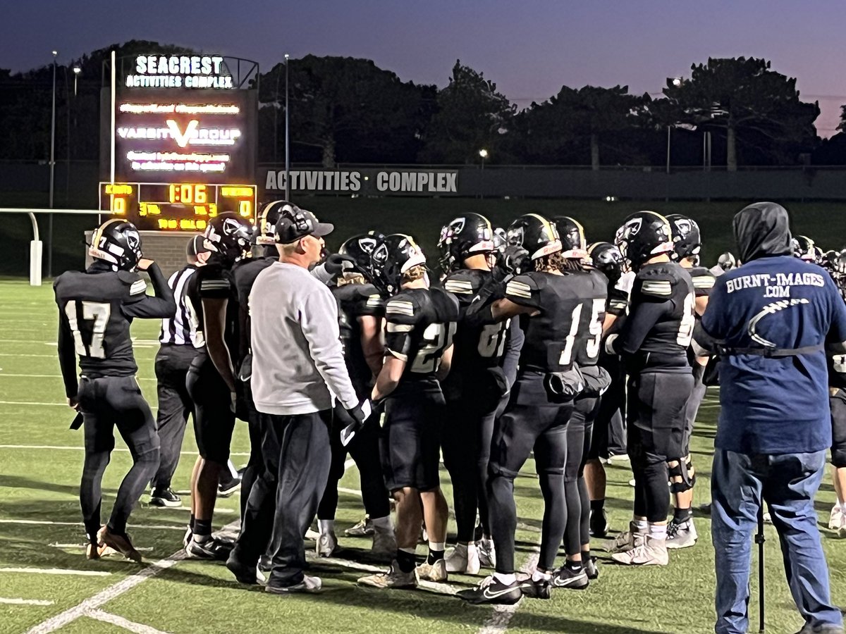 LSEAthletics's tweet photo. @SoutheastFB vs East in Playoff action at Seacrest Field
GO KNIGHTS!!! https://t.co/7AvaGcSzfm