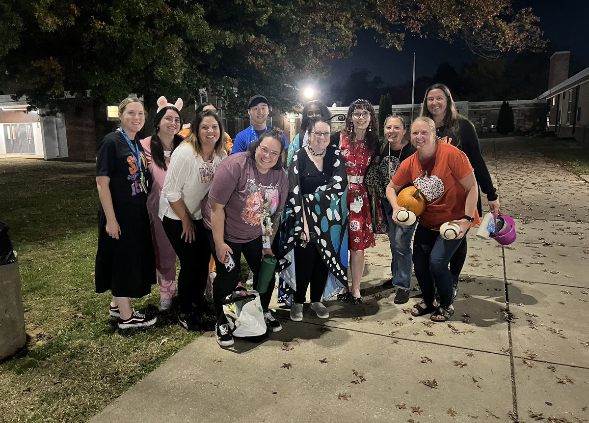 Kelly O'Connell (@kellyaoconnell) on Twitter photo It was such an amazing evening of community connections <a href="/MarsEstatesBCPS/">MarsEstates_BCPS</a>! Our incredible staff and wonderful families brought all the creativity and fun! Such great vibes at Trunk or Treat! #MarsStars It was such an amazing evening of community connections <a href="/MarsEstatesBCPS/">MarsEstates_BCPS</a>! Our incredible staff and wonderful families brought all the creativity and fun! Such great vibes at Trunk or Treat! #MarsStars