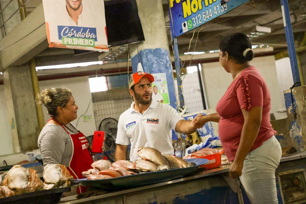 ErasmoZB's tweet photo. ¡Seguimos recorriendo Córdoba y su capital!

Llegamos al Supermercado Popular de Oriente de Montería para contarles a los comerciantes nuestras apuestas para traerles oportunidades y bienestar social 🚀 El campo Pr1mero https://t.co/H00VAUse32