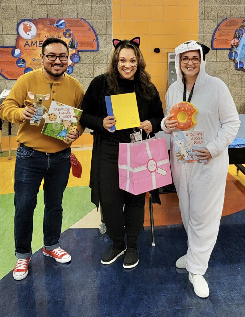 NelsonGuerraR's tweet photo. Today I dressed up as Oliver, the boy who gave a mouse a cookie. https://t.co/taHm6UKONt