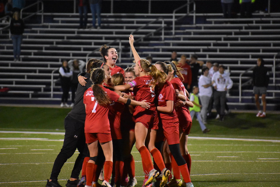 Stephen Forsha (@hcpsportseditor) on Twitter photo Kennedy Zink’s OT goal sends Fairfield to first-ever district championship
highlandcountypress.com/kennedy-zinks-… <a href="/fairfield_lions/">Fairfield Lions Athletics</a> #hcpsports Kennedy Zink’s OT goal sends Fairfield to first-ever district championship
highlandcountypress.com/kennedy-zinks-… <a href="/fairfield_lions/">Fairfield Lions Athletics</a> #hcpsports