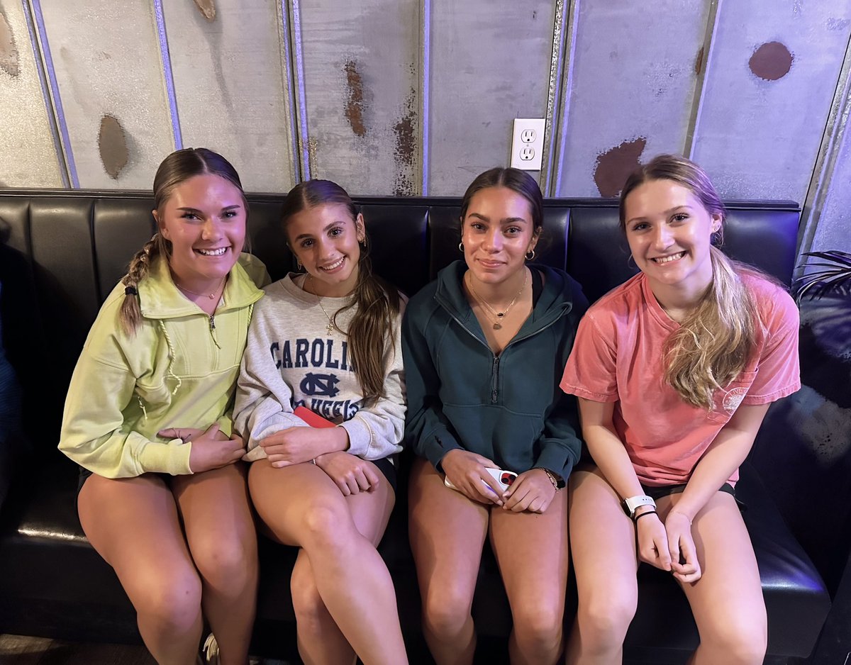 EvelynCarroll_'s tweet photo. Last practice and team dinner before regionals tomorrow! Great time running the course for pre meet today! Letβs go lions!! #LCAXC π¦ππ»ββοΈ https://t.co/8MlpEvMwuK