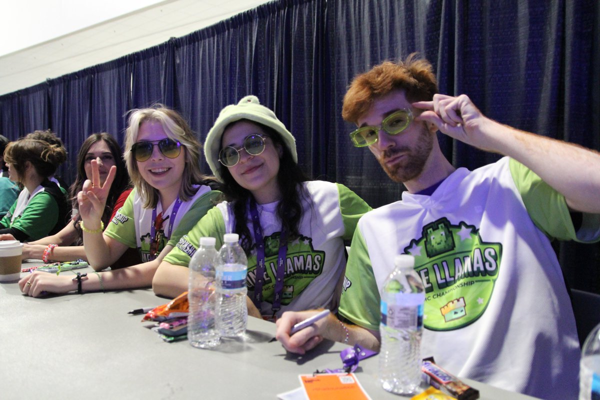 LiterallyLeelee's tweet photo. @jojosolos Watching you at MCClive was so fun! 
and getting your signature was even better. You are so funny and charismatic https://t.co/P2zl7wR4ID