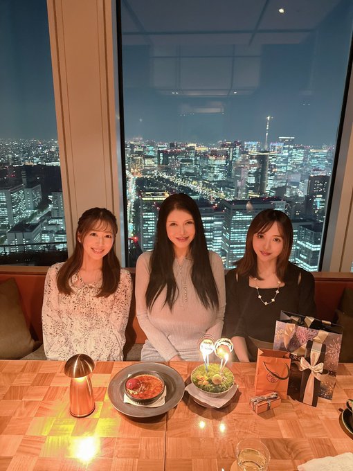 1 pic. ゆりぴとゆうたむが行きたかったアンダーズのレストランでお祝いしてくれました?ナチュラルな会話が沢山できる大切な大切な仲間です?いつもありがとう?❤️ https://t.co/Z1mpR