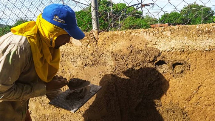 GMBNBT_NE's tweet photo. #27Oct23
Abordaje integral de rehabilitación a la cancha deportiva Wuilly Milt, sector El Maco, mcpio Gómez. Beneficiando a todas las familias de dicho sector 

#SomosTricolor 
#PlanCanchaTricolor2023

@NicolasMaduro @delcyrodriguezv @GRaulparedes @ConMaduroMas_ @Barrio_Tricolor https://t.co/RXOiwbxhRK