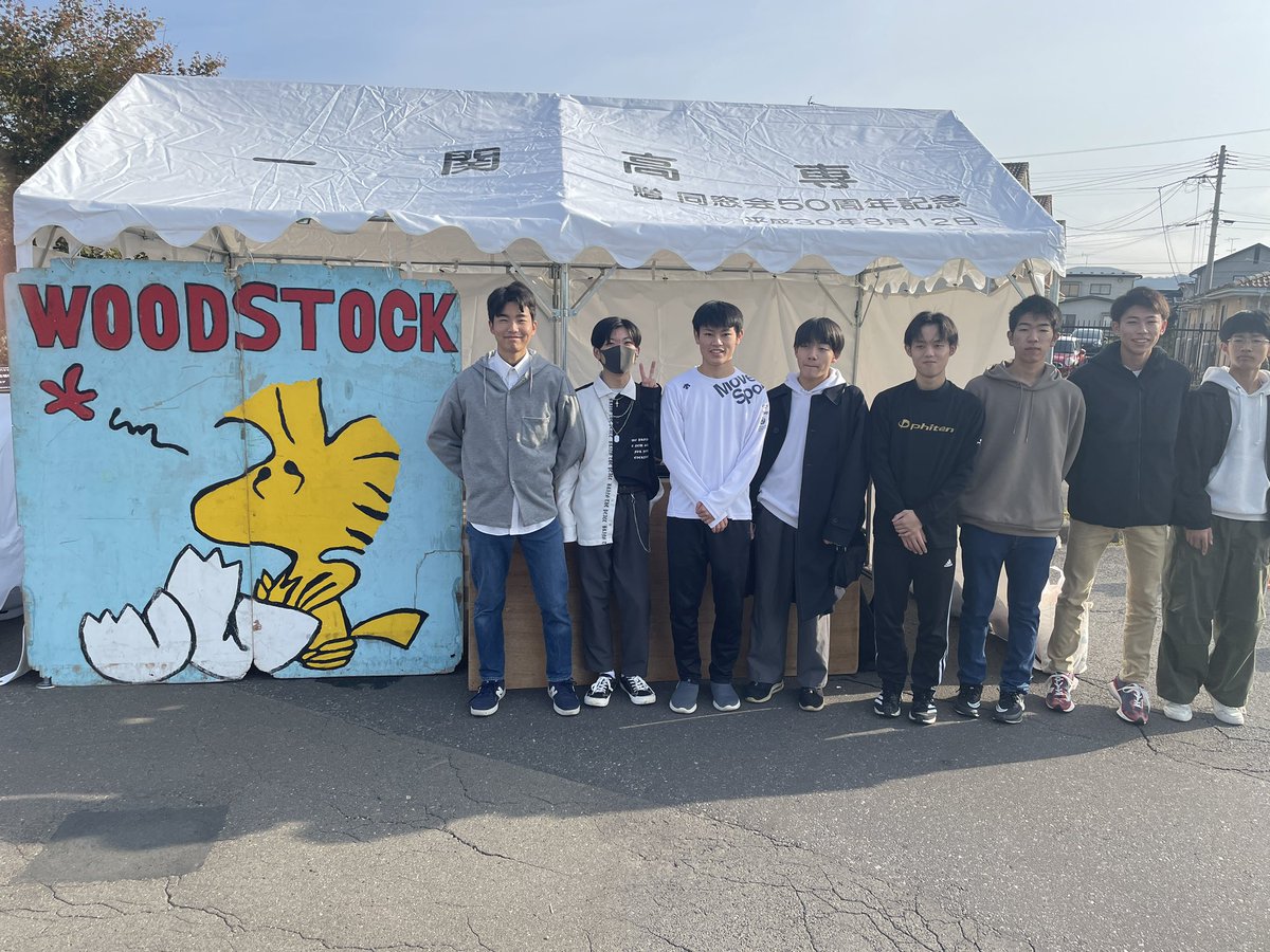 WoodStock_badmi's tweet photo. クレープ屋、開店です！！！！！
校門前にて出店してます！是非お越しください！！！！！ https://t.co/ftNJXVJN8b