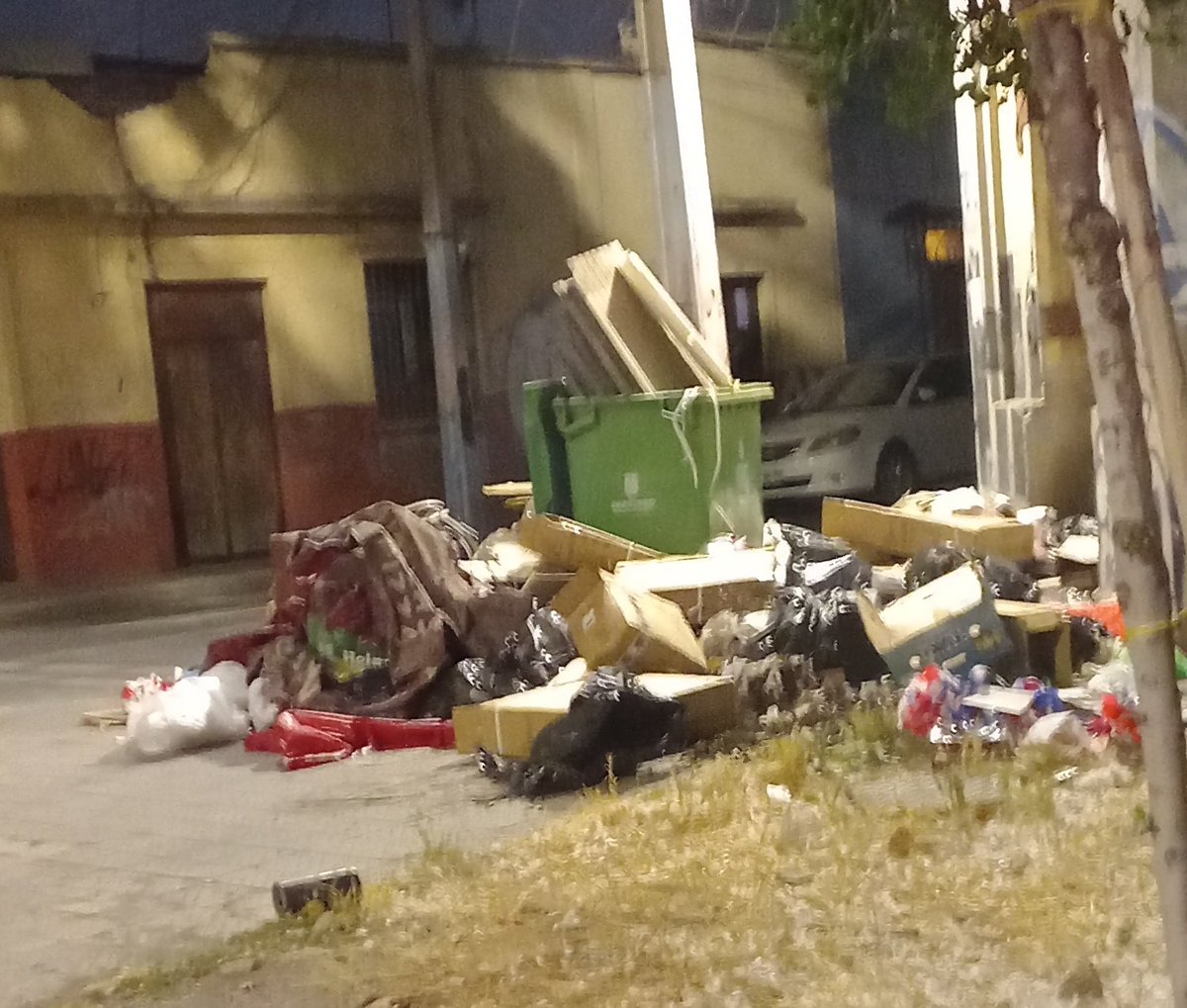 Así con el barrio patrimonial #BarrioHuemul y faltó <a href="/PaolaMeloCea/">Paola Melo</a> <a href="/rosarioxstgo/">Rosario Carvajal por Santiago</a> <a href="/Muni_Stgo/">Santiago</a> <a href="/IraciHassler/">Irací Hassler Jacob</a> @Equipo_Iraci <a href="/DenunciaCentro/">SantiagoCentroDenuncia</a> <a href="/DiaztabitaE/">tabita diaz</a> #PanamericanosSantiago2023 <a href="/BFranklinHuemul/">Barrio Franklin - Huemul</a> <a href="/adnradiochile/">Radio ADN</a> <a href="/PiensaPrensa/">PIENSAPRENSA 357 mil Seguidores</a> <a href="/STGOSeLevanta/">SantiagoSeLevanta</a>