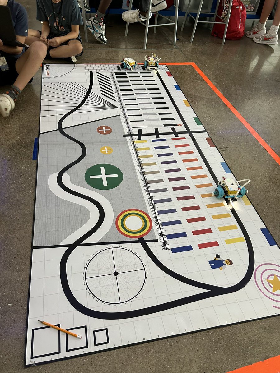 TechRunsThruIt's tweet image. #DMS78cs @LEGO_Education #spikeRobot follow the line challenges 🎉
The EDP in full swing this week. “In this room you are gifted with the opportunity to try, the space to fail, and the encouragement to try again!” Words we live by! 💕 #DreamTogether @DieterichMS @misdcte
