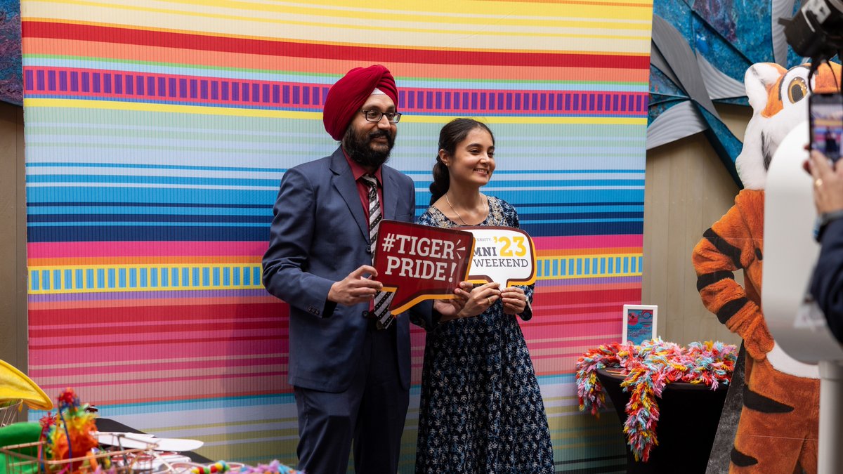 Trinity_U's tweet image. Alumni Weekend 2023 is here! Alumni young and old, near and far are back on campus to rediscover the people and places that made their time at Trinity special while making new memories. Welcome back, Tigers! 

@TrinityUAlumni #TUAlumniWeekend 🐯