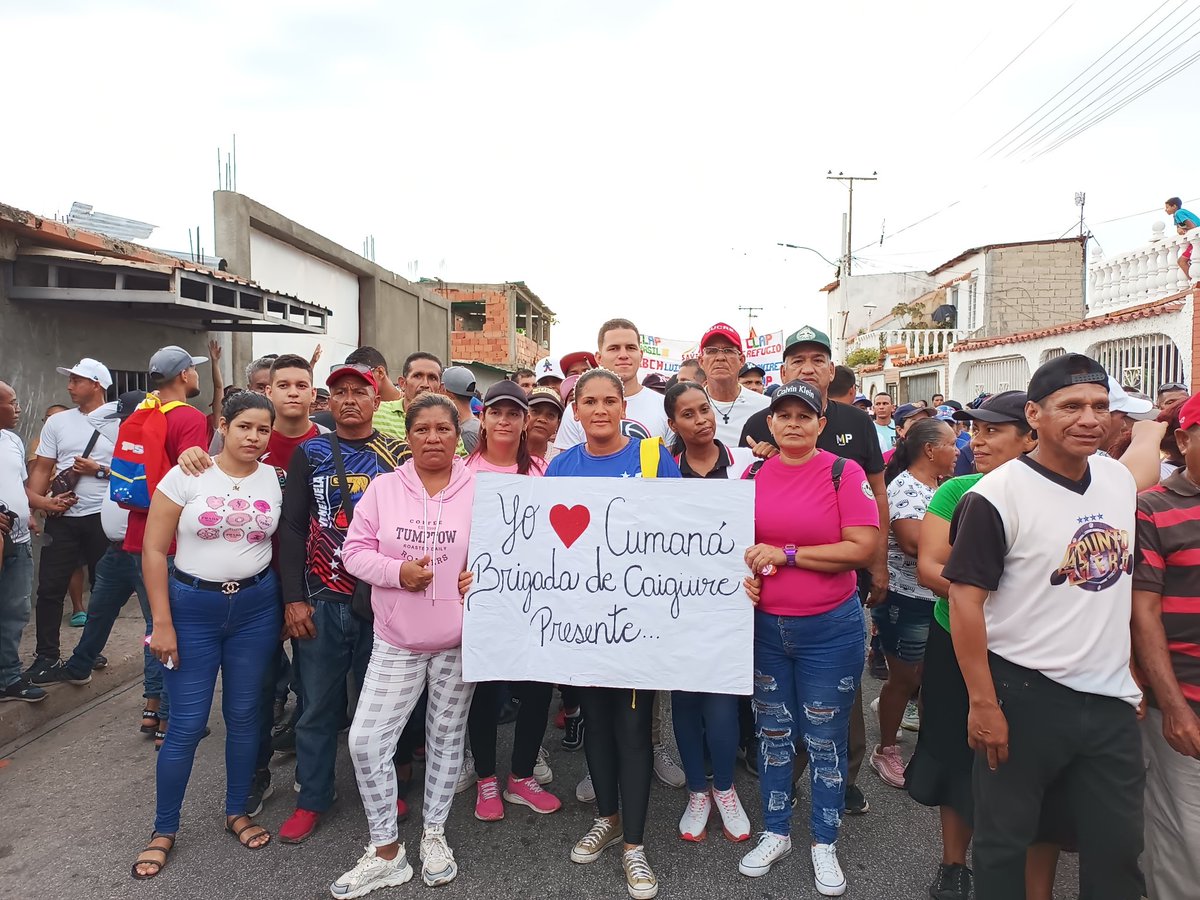 Brigaccomunicna's tweet photo. YO❤️ CUMANÁ
Extraordinaria movilización se llevó acabo en la comunidad de la #Llanada En Nuestra ciudad de #Cumana, Conjuntamente con las diversas Brigadas de acción Comunitarias, Brindando todo Su apoyo y amor A nuestro líder presidente @NicolasMaduro https://t.co/Ute8yQ41k6