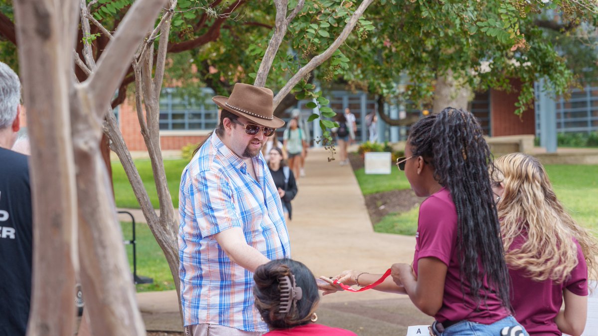Trinity_U's tweet image. Alumni Weekend 2023 is here! Alumni young and old, near and far are back on campus to rediscover the people and places that made their time at Trinity special while making new memories. Welcome back, Tigers! 

@TrinityUAlumni #TUAlumniWeekend 🐯