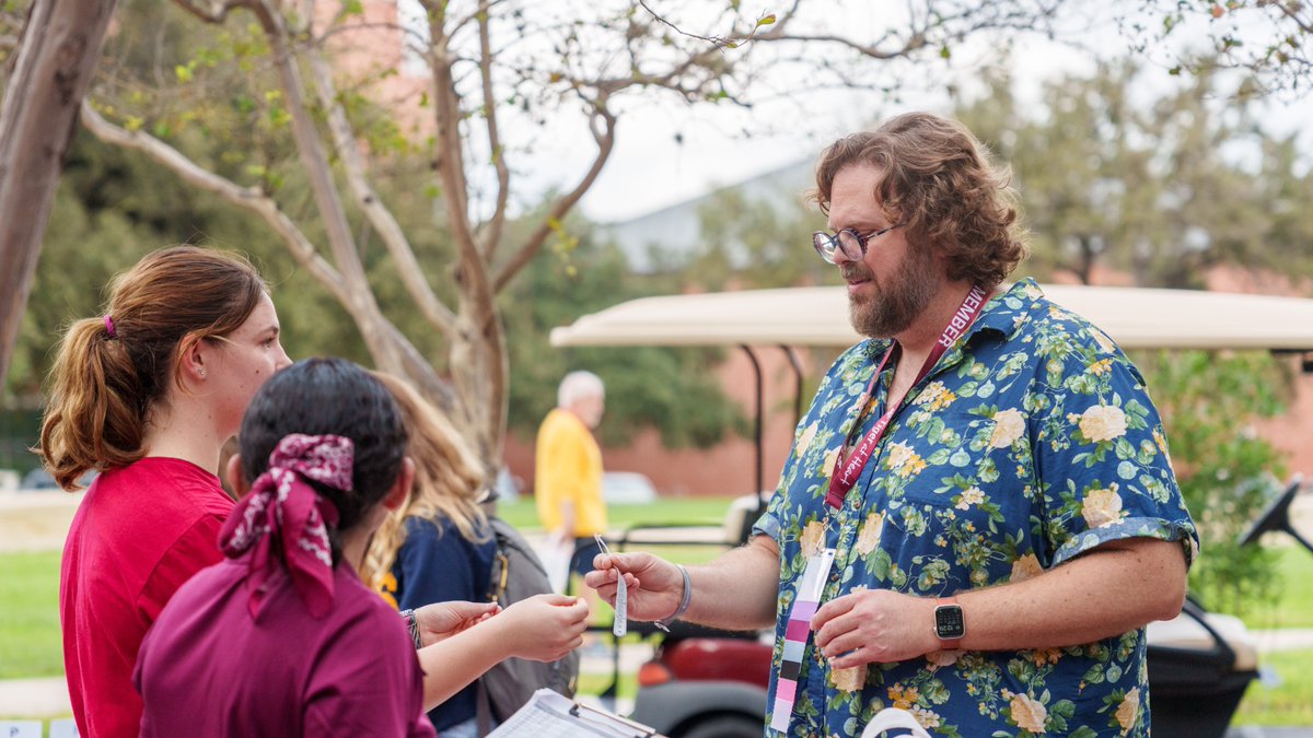 Trinity_U's tweet image. Alumni Weekend 2023 is here! Alumni young and old, near and far are back on campus to rediscover the people and places that made their time at Trinity special while making new memories. Welcome back, Tigers! 

@TrinityUAlumni #TUAlumniWeekend 🐯