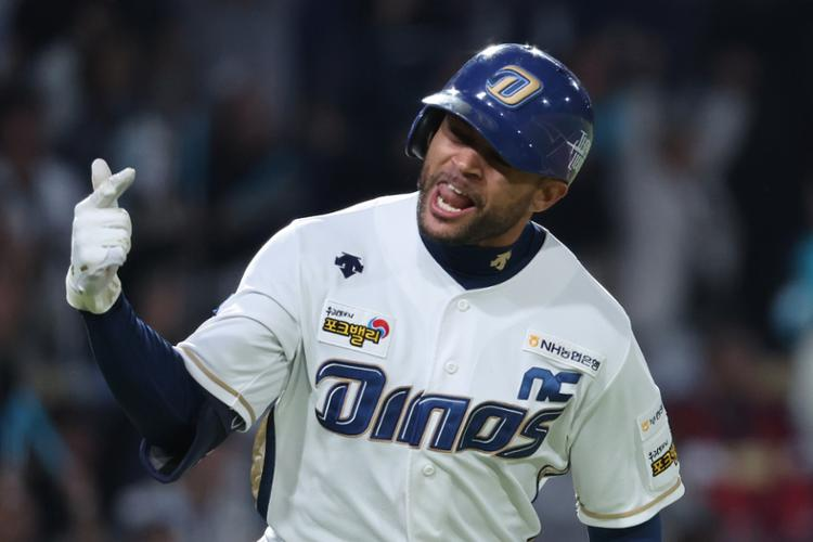 FansMLBSpain's tweet photo. Mientras comienzan las #WorldSeries 2023 de la @MLB haremos repaso de como van los playoffs de las otras principales ligas de béisbol en juego.
📸 Yonhap
#MLBesp #NPBesp #CPBLesp https://t.co/B4fnkuEk7z