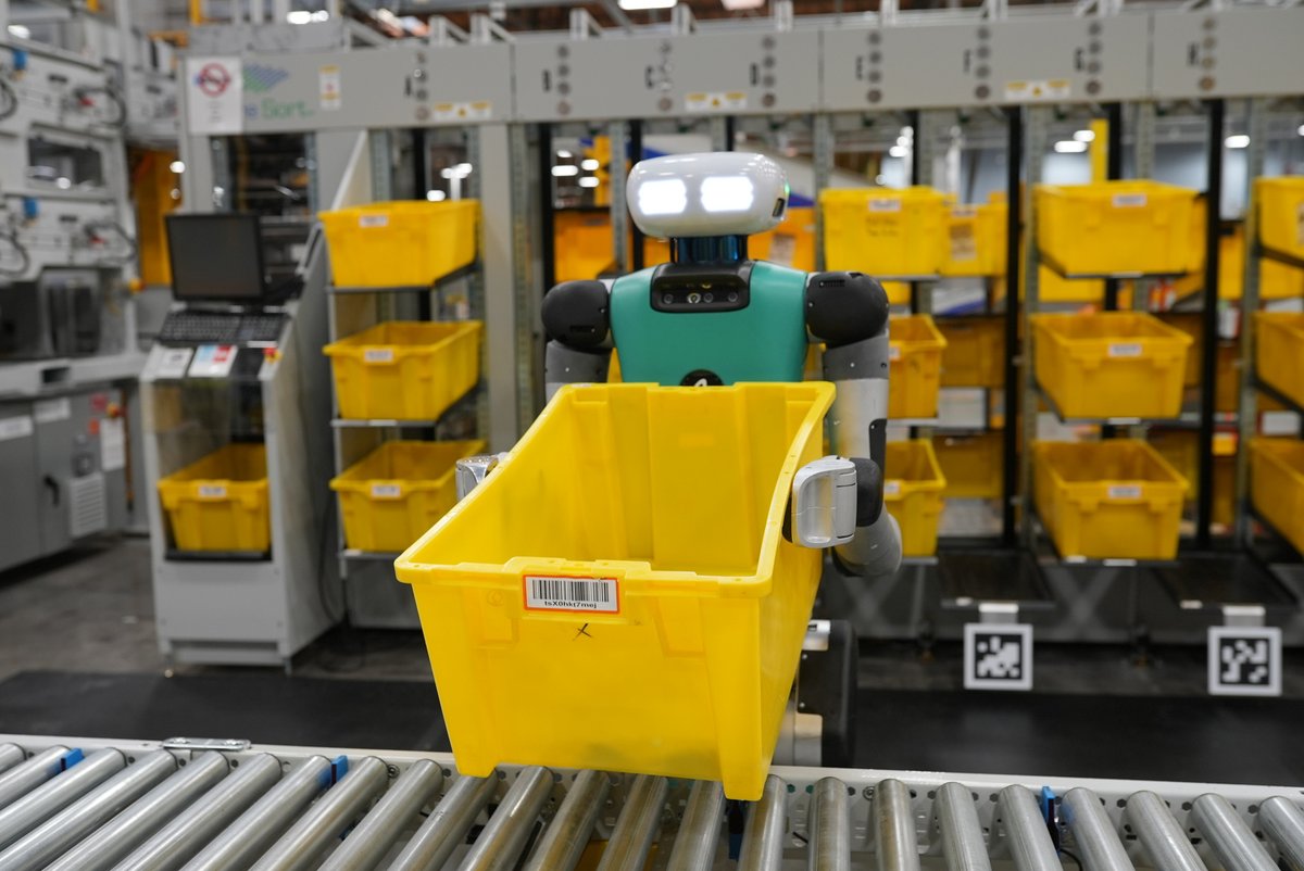 Will human warehouse workers be replaced by robots?, by @tynanwrites open.substack.com/pub/crankyoldd…