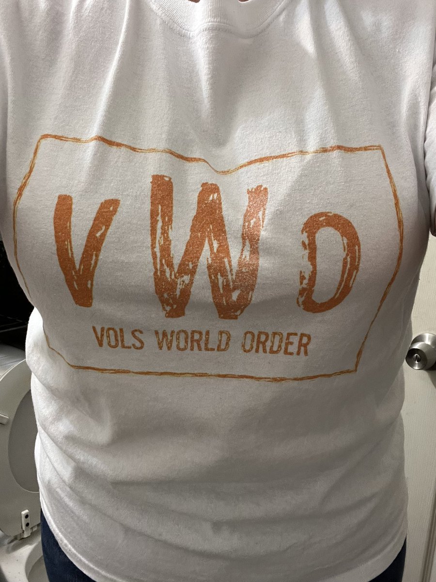 melfromcali78's tweet photo. #youcantfuckwithmytshirtgame #VolsBitch #BigOrangeFriday #ClasslessVolFan #nvo #messyhairdontcare #foureyes #sayhi https://t.co/7FuXfTfPCe