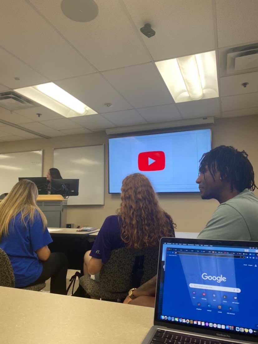 TNUSptMgt's tweet photo. A look inside sport communication class today. Talking about different social media platforms and how they benefit the sport industry, and the best way to use them in the industry. #tnusportmanagement #Tnucampusvibes #Tnusmalumni #Tnusminterns #tnusmupdates https://t.co/XvnO9nCMpb