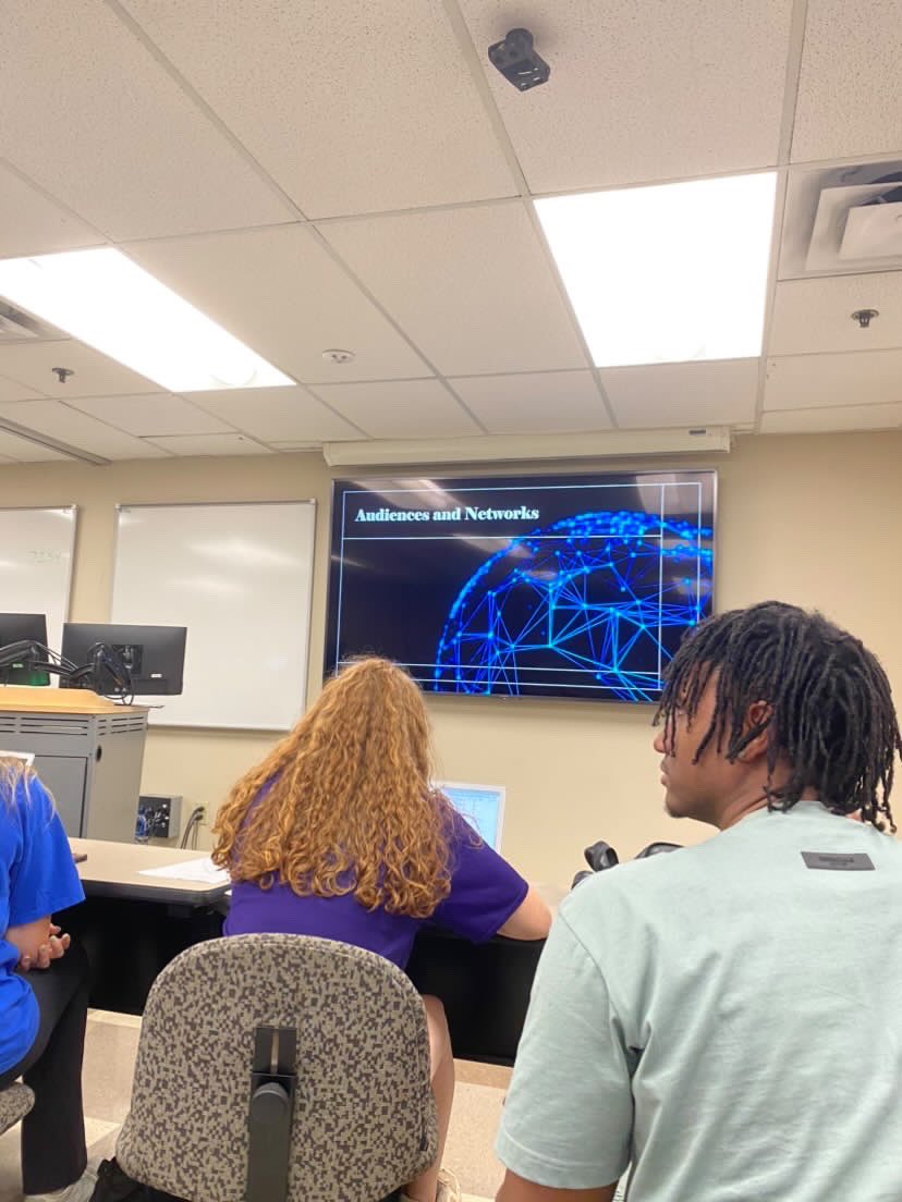 TNUSptMgt's tweet photo. A look inside sport communication class today. Talking about different social media platforms and how they benefit the sport industry, and the best way to use them in the industry. #tnusportmanagement #Tnucampusvibes #Tnusmalumni #Tnusminterns #tnusmupdates https://t.co/XvnO9nCMpb