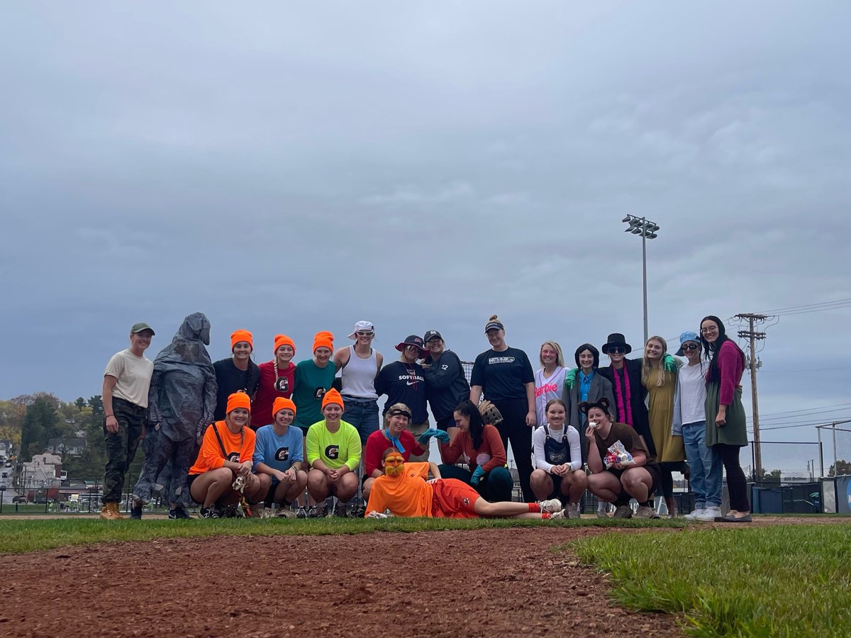 ettasoftball's tweet photo. Ended fall practices with a Halloween front toss scrimmage! It was so much fun 🎃 https://t.co/N2j0ktwp4h