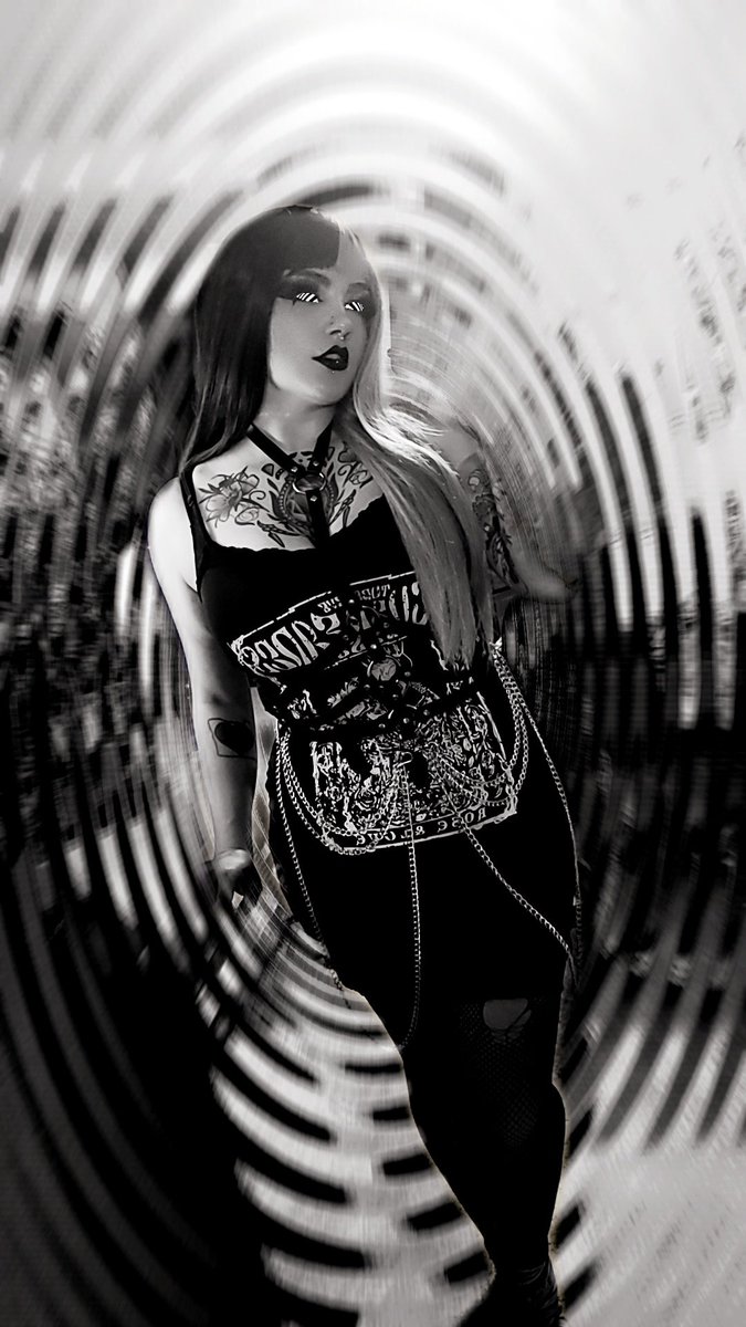 moon_witchx's tweet photo. Happy Halloween weekend 🖤🤍🖤 #Halloween2023 #onlyfans_girl 
https://t.co/pCxH6iWqnT https://t.co/rVauXDcrG0