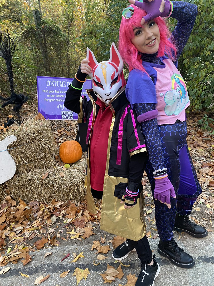 TreasureBanshee's tweet photo. Boo at the Zoo 2023 @meskerparkzoo 
Drift &amp; Brite Bomber 🖤✨
#booatthezoo #mpzbatz #evansville https://t.co/OyYxI9ifgM