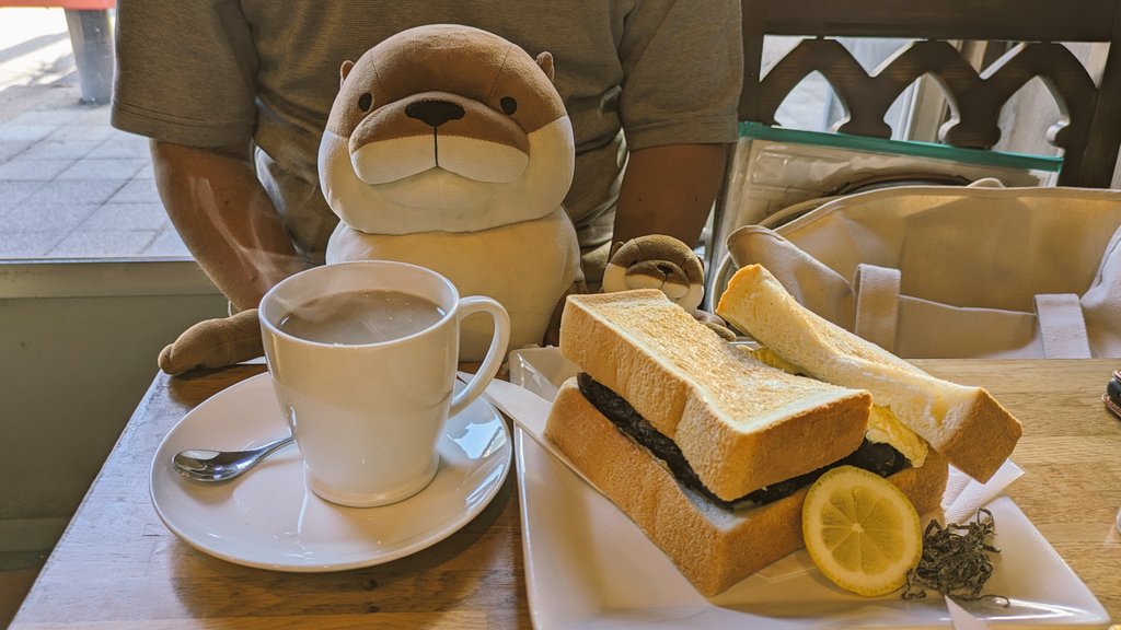 kawausomochio's tweet photo. オシャレな #お風呂カフェ でリフレッシュ✨からのモーニング!😋
#静岡市 の #SiMiZU さんで特大トーストサンド!
サクサクぶ厚いトーストに焼き立ての厚焼き玉子がドーン!あんバターもたっっぷり!😳✨塩昆布の心遣いが嬉しい❤️お腹もココロも満タンです😋✨
飲み物つきワンコインて素晴らしい👍✨ https://t.co/XqL0LFTkU2