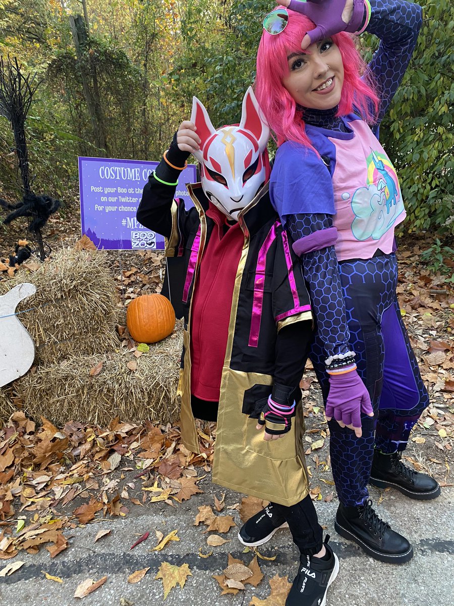 TreasureBanshee's tweet photo. @meskerparkzoo 
Drift &amp; Brite Bomber 🖤✨
#booatthezoo #mpzbatz #evansville https://t.co/GelmhInBnc