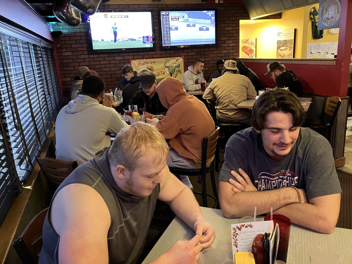 Coach_Kaiser1's tweet photo. Great family dinner tonight with the DL. Couldn’t be more honored and proud to be their coach. Love these guys. #DLDAWGS https://t.co/MpYDs7L8ms