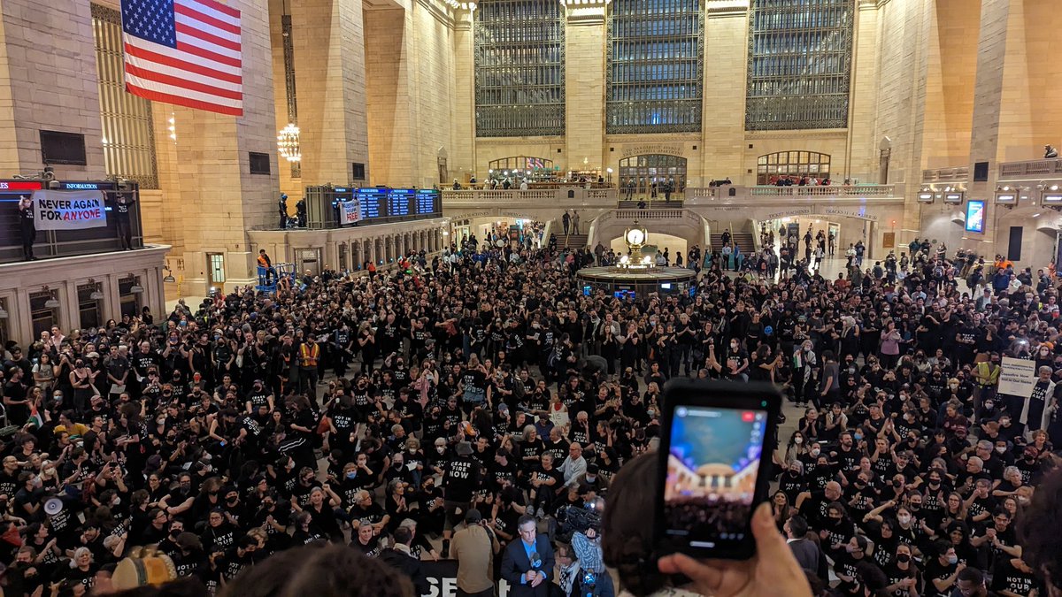 Grand Central Station tonight. The tide is turning. Those of us who love peace are organizing more effectively than those who love war. #CeasefireNOW