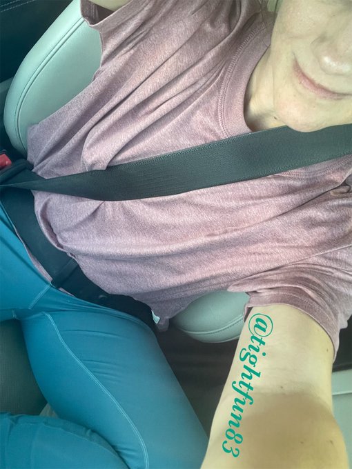Meant to post this earlier 🤭 but love when yoga pants are requested 💜🤓 https://t.co/GQpc1rR1Rd<a href="/tag/newprofilepic"class="tags"><span>#newprofilepic</span></a>