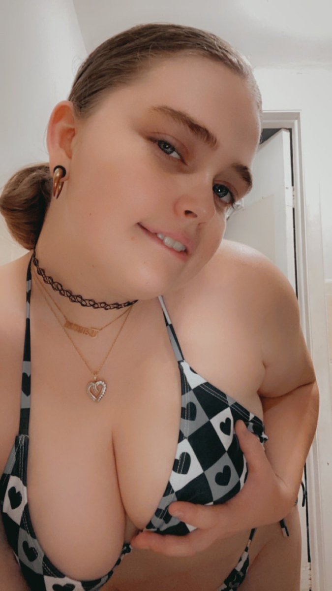 Lil__Bubbles69's tweet photo. I have honestly completely forgotten about this platform 😭
You should def add me on my snap, where I post freebies, and sub to my premium for full uncensored content 
Pics from today💕💕💕
#Snapchat #Lewd #horny #Bikini #cute #sexy #contentforsale #repost #addme #snappremium https://t.co/4swf2qp84s