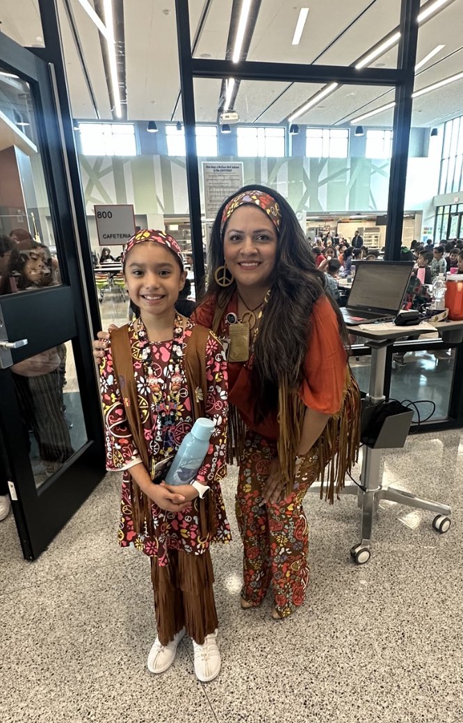 lizcastelline's tweet photo. Had a fun and impactful week filled with engaging Red Ribbon activities! Our amazing McGhee wolves are united to spread the powerful message that drugs have no place in our lives. Let's continue to prioritize a healthy and drug-free lifestyle! #owoo @McGheeWolves @ChannelviewISD https://t.co/k1OZwBJF5b