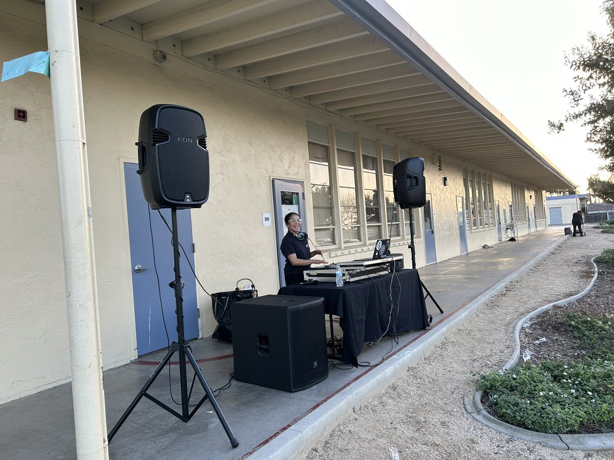 #LHCSD- Las Lomas Trunk A Treat happening now!   More fun!  <a href="/LHSchools/">La Habra Schools</a> <a href="/LasLomasSchool/">Las Lomas</a>