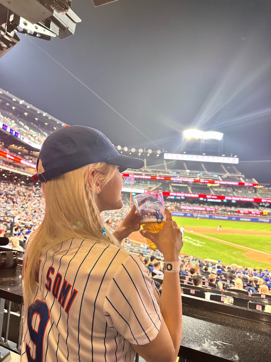 somiddoma's tweet photo. When you visit New York, don’t miss the electric experience of attending a baseball game, especially if you’re a METS fan like me! It’s not just a game; it’s a piece of the city’s soul. As a die-hard METS enthusiast, you could say I’m New York to the core! ⚾ https://t.co/xGPRjEqt4O
