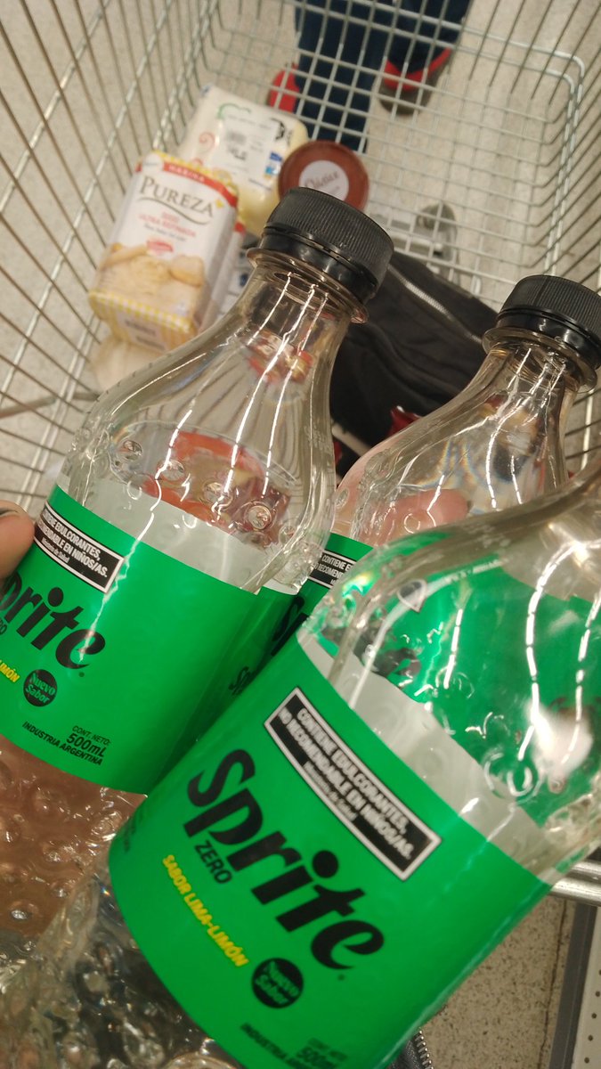 Moreescobarr1's tweet photo. Las lindas nos gusta el Sprite😍😍😍 https://t.co/vfw6bUsfxZ