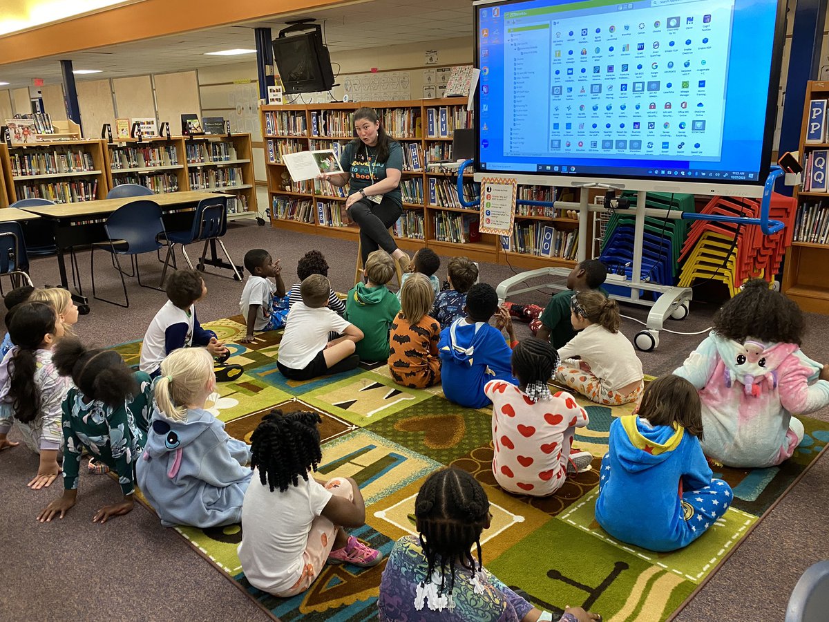GhentSchoolVA's tweet image. We had a phenomenal “Snuggle Up With a Book” day where we wore pajamas as a part of our @ADR_coastalVA focus! #IgniteAndInspire #READy2WRITE @NPSchools_VA