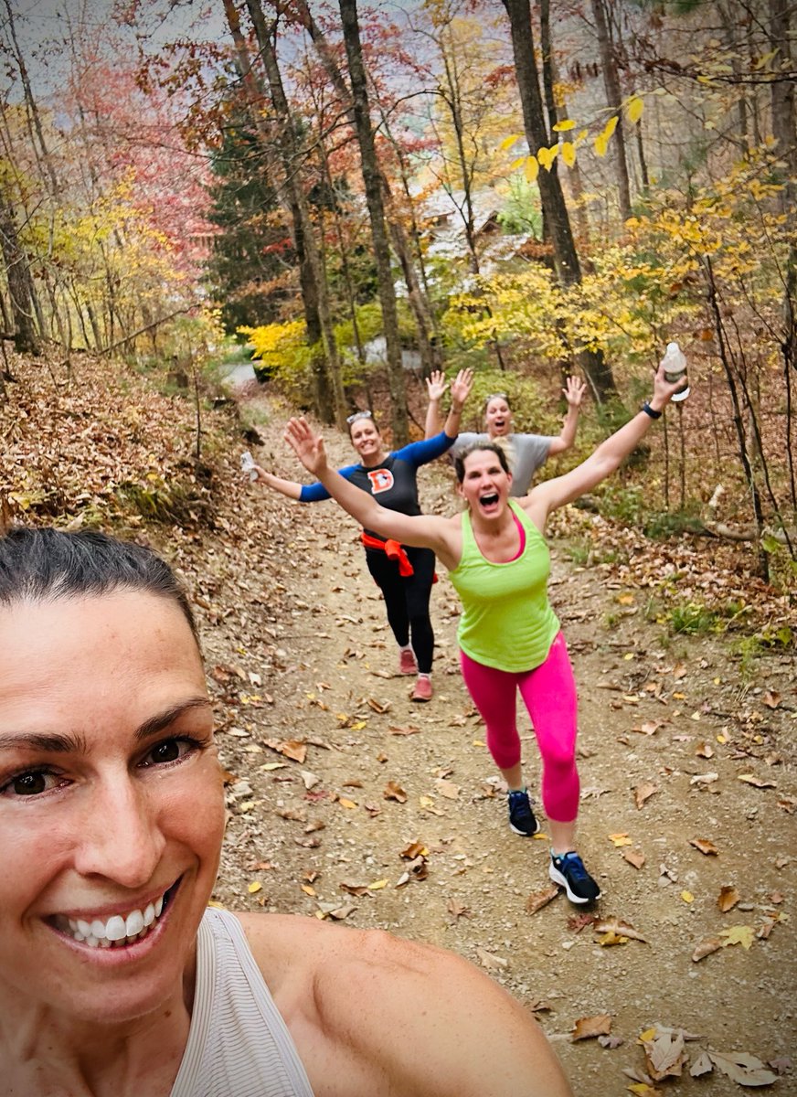 A neurosurgeon, pediatric urologist, urologist & CPA go hiking in West Virginia…
Despite a map, do they get lost?? 🤔

#scenicroute
#MayoGRIT