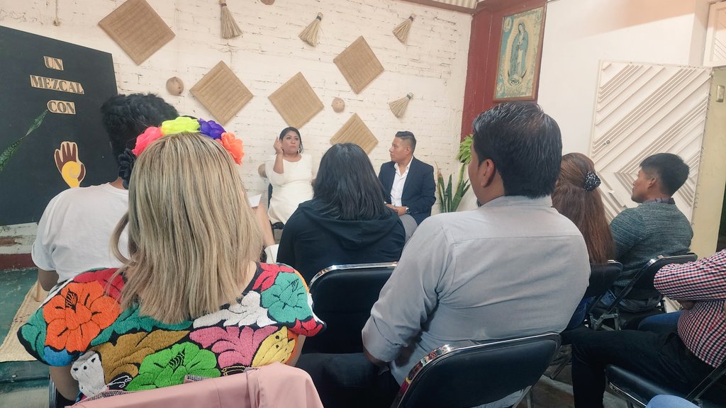 JesusGHerreraP's tweet photo. Hoy en #UnMezcalcon de la @Redinterpretes

@MonivetL: "No soy de izquierda ni de derecha, soy una defensora de derechos humanos". https://t.co/LZ0tHdnOZr