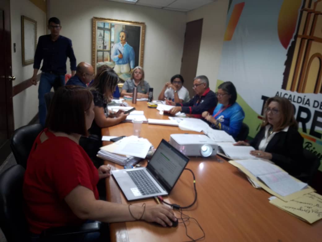 JohanagMora's tweet photo. #26Oct | Revisión y Adecuación de la Ordenanza de Impuesto sobre Actividades Económicas del Municipio Torres, junto al Poder Ejecutivo y Legislativo, seguimos trabajando y comprometidos con nuestro Municipio #Torres 

Concejal Johana Mora. https://t.co/VR3REsCDsw