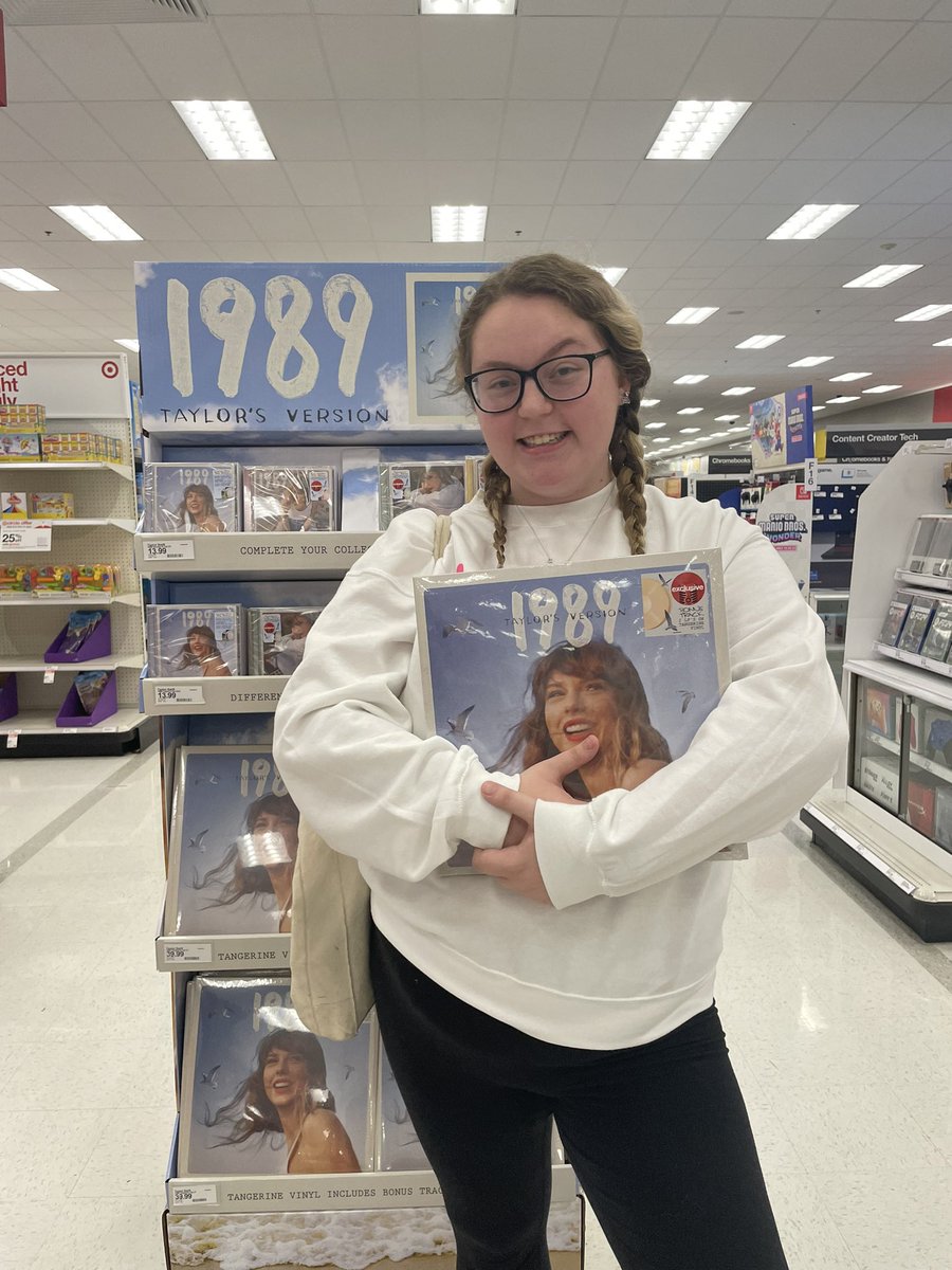jgritz78's tweet photo. It's a new soundtrack, I could dance to this beat forevermore 🏙️🩵@taylornation13 @taylorswift13 #TaylorSwift1989 #TaylorsVersion #1989taylorsversion https://t.co/e4F2bTNGbO