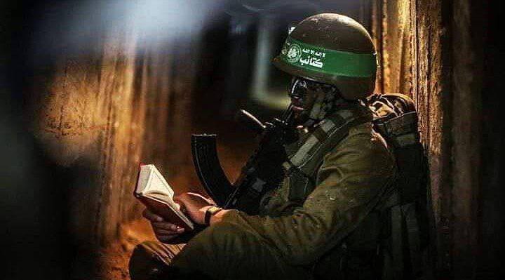 لا تشكك في نصر الله 
لا يدخل الشك في قلوبكم بسبب قوة إسرائيل المدعومة من أميركا ، وصل إلينا هذا الدين بثبات ثلاث مئة رجلاً بين الحصار والجوع وعدد المُشركين الهائل ، حتى ظن الصحابة بإن هذه المعركة ستنهي أيام الإسلام ، فنصرهم الله وثبت أقدامهم و عوضهم بفتح الإمبراطوريات!
💚
﴿